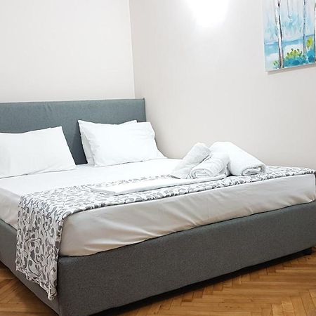 Olive Apartment- Athens Center, 4 Bd, 1.5 Bath Экстерьер фото