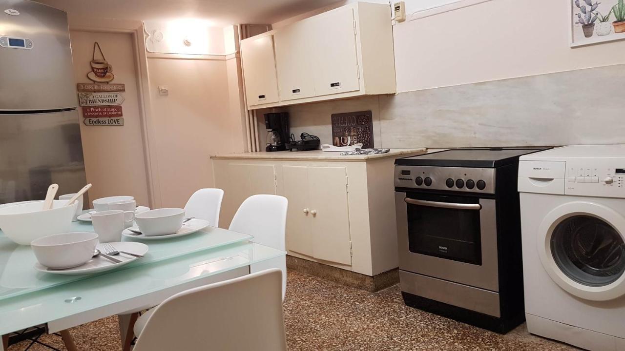 Olive Apartment- Athens Center, 4 Bd, 1.5 Bath Экстерьер фото